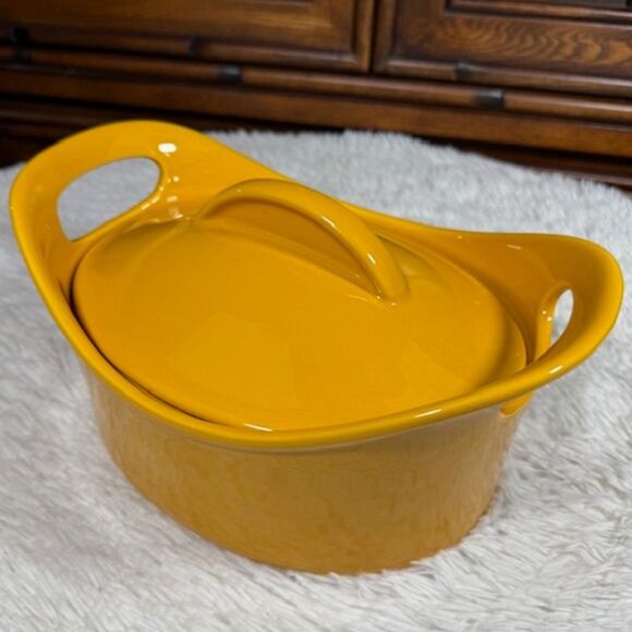 NWOT Rachael Ray Yellow 2qt Oval Handled Baking Dish with Lid - Picture 1 of 11